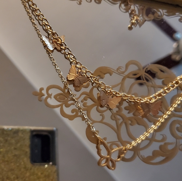 SUNDAY FLASH SALE!🦋layered gold plated butterfly necklace - Picture 2 of 5